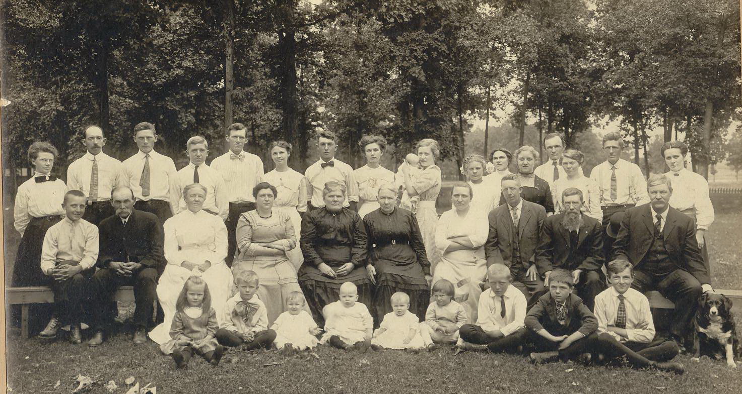 Lafayette Carothers family reunion, 1909